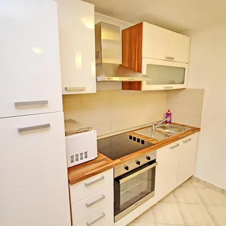 Apartment Maja Apartman *