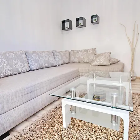 Apartment Maja *